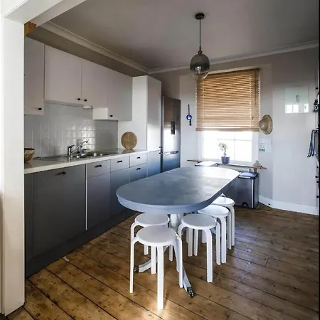Semesterbostad Townhouse With Panoramic Sea View Terrace Falmouth
